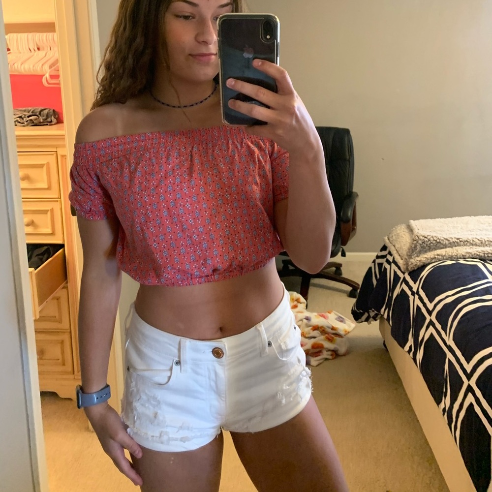 Cute off the shoulder crop top!